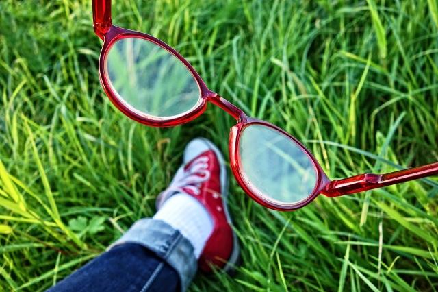 Red Reading Glasses: A Scam or a Legit Solution for Eye Strain?